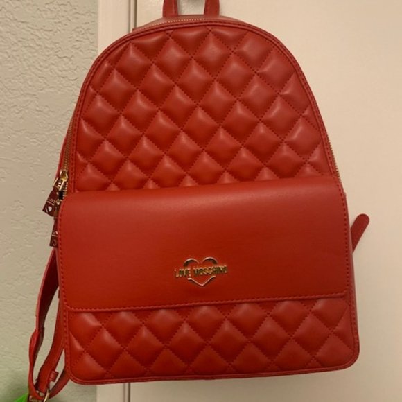 LOVE  MOSCHINO